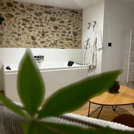 House-evasion * Tuchan
